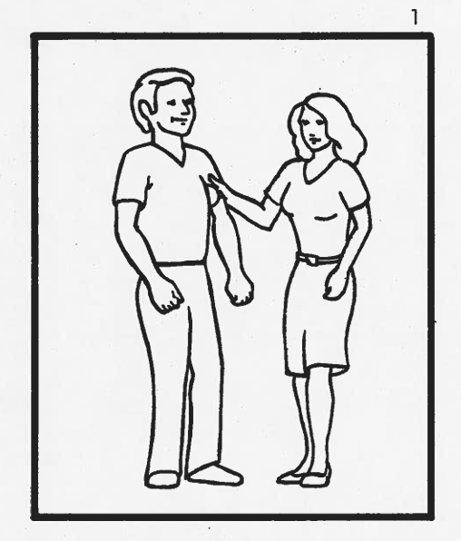 Mężczyzna siedzi na krześle.